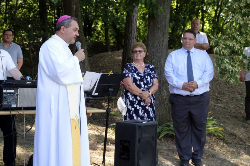 2021.06.30_Gödre felújított kálvária (41).JPG